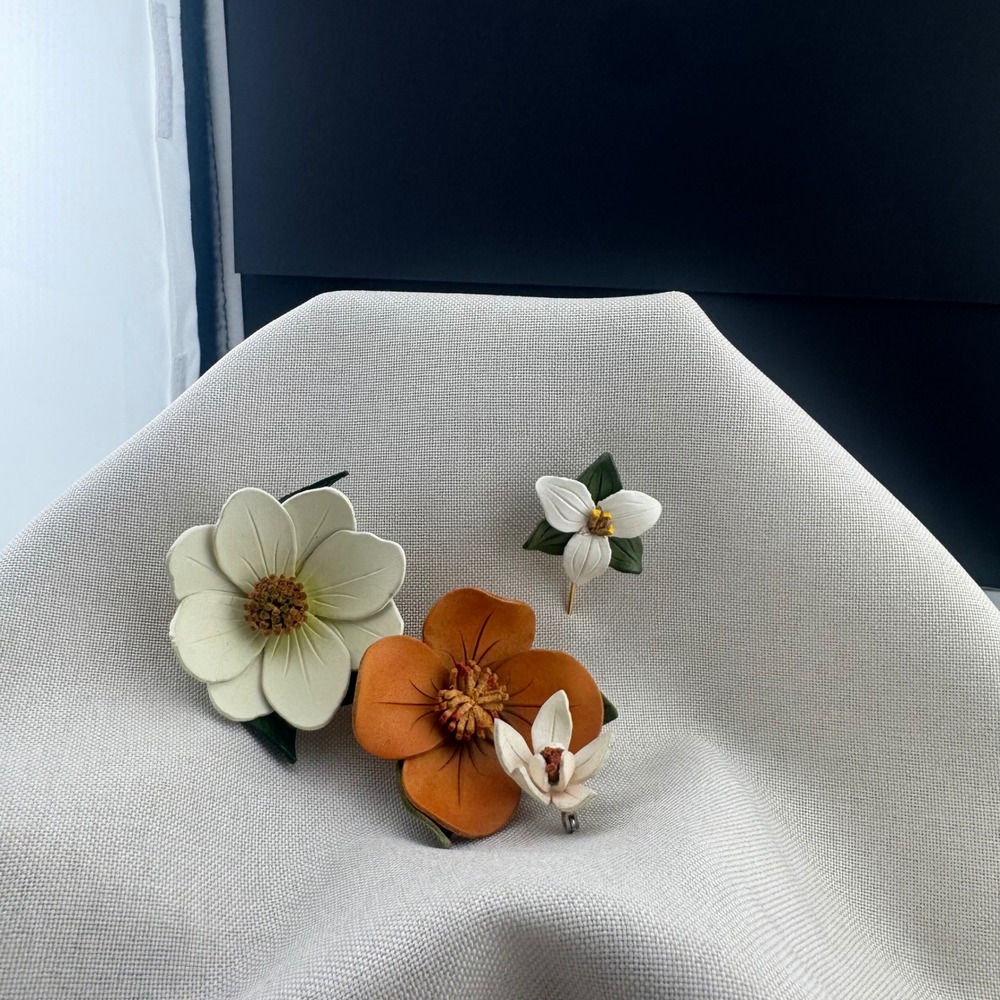Vintage Leather Flower Brooch Set Handcrafted Pin White Tan Floral Botanical 4pc - Picture 11 of 11